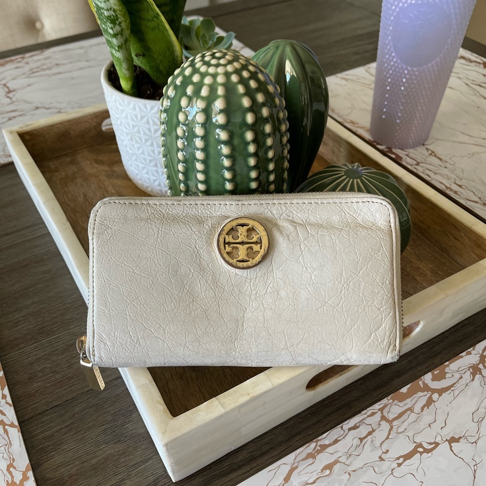 Tory Burch Zip Around Wallet